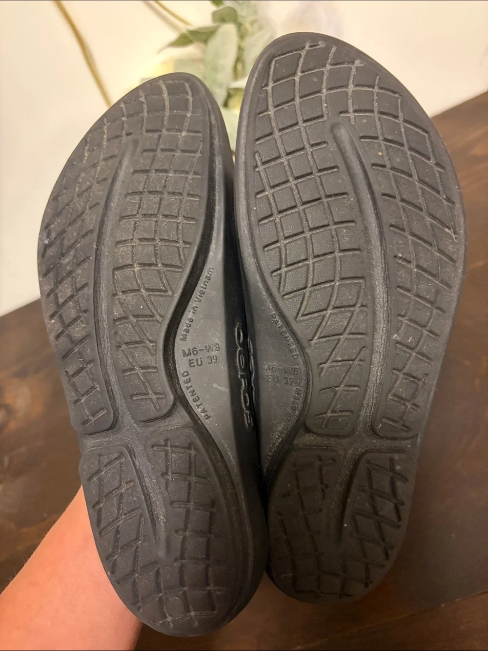 OOFOS comfortable slip